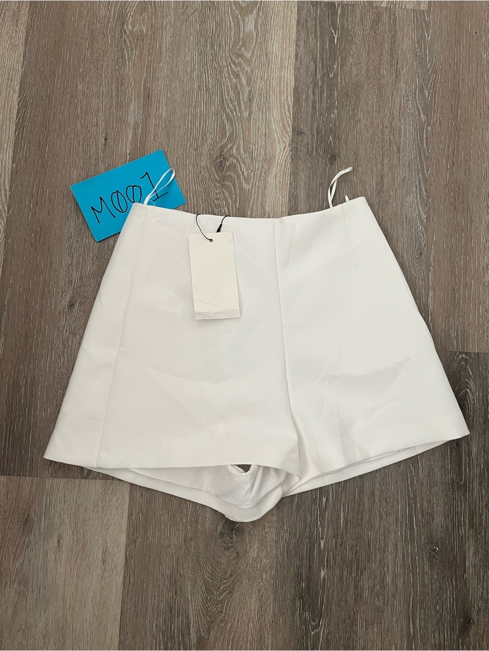Zara High Rise Tailored Shorts Womens XS White Hidden Side Zip Minimalist NWT
